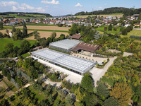 <p>Auf dem Selmahof in Arni hat die Lüscher Baumschulen AG am 4. September 2021 eine neue Cabrio-Gewächshausanlage eingeweiht. Der schlüsselfertige Bau…</p>