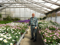 <p>Seit über 65 Jahren ist Konrad Munz als Gärtner aktiv. Seine grosse Passion gilt den Gartenkräutern, die er im Familienbetrieb in Neuenegg produziert.…</p>
