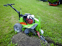 <p>Grabenfräsen und Erdpflüge wurden einst erfunden, um sich Handarbeit ersparen zu können. Was zuerst im Drainagebau und auf Sportplätzen zum Einsatz…</p>