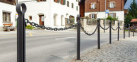 Abgrenzen mit Stil <p>Im öffentlichen Aussenraum treffen unterschiedliche Nutzungsansprüche aufeinander. Wenn es darum geht, verkehrsfreie Zonen auszuscheiden, sind…</p>