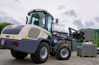 <p>Kompakt und wendig sollen Radlader sein, leistungsfähig und einfach bedienbar – insbesondere, wenn sie für Einsätze im GaLaBau vorgesehen sind. Manche…</p>