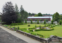<p>Die Teilnehmenden des berufsbegleitenden Lehrgangs «Gestalten mit Pflanzen» planten in einer Projektarbeit einen Rosengarten auf Schloss Hauptwil.…</p>