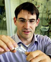 <p>Chemiker der TU Chemnitz entwickelten leistungsfähige Energiespeicher für Elektroautos. Lithium-Schwefel-Batterien werden dank massgeschneiderter…</p>