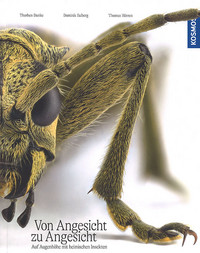 <p>Rüsselkäfer sind nur einige der Stars im neuen Buch «Von Angesicht zu Angesicht». Der Makrofotograf Thorben Danke hat sich dafür auf Augenhöhe mit…</p>