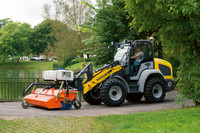 <p>In Gewächshäusern, rund um Spitäler, Schulen und Kindergärten ermöglichen elektrisch betriebene Radlader emissionsfreies Arbeiten. Ihre gegenüber…</p>