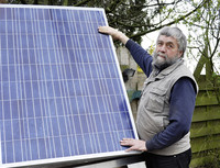 <p>Photovoltaik entwickelt sich zu einem Boom. Mit der Sonnenstraelen GmbH gibt es im niederrheinischen Produktionsgebiet einen Spezialanbieter, der auch…</p>