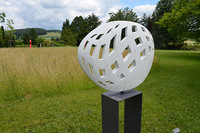 <p>Die Gartenbauschule Oeschberg (GSO) zeigt vom 20. Juni bis 18. Oktober 2015 zum dritten Mal eine Skulpturenausstellung. Irene Hänseberger, als…</p>