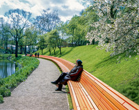 <p>Die Gastlichkeit eines Ortes ist immer mit der Einladung zum Verweilen verbunden. Die Höflichkeitsformel «Nehmen Sie doch bitte Platz!» gilt auch im…</p>