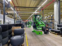 <p>In finnisch-frischem Grün kommen zwei neue Multifunktionslader vom Hersteller Avant Tecno daher. Beide haben einen elektrischen Antrieb, gespeist von…</p>