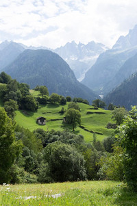 <p>Der Schweizer Heimatschutz verleiht der italienischsprachigen Gemeinde Bregaglia (Bergell) den Wakkerpreis 2015. Wie der Heimatschutz mitteilt, wird …</p>