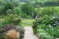 <p>William Robinson gilt als «Vater» der Naturgartenbewegung. Noch heute ist sein eigener Garten, Gravetye Manor in Sussex, eine Pilgerstätte für…</p>