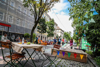 <p>Die Sommer in Wien können sehr heiss werden. Um ein wenig Abkühlung zu bieten, gab es in diesem Sommer in Wien 18 temporäre sogenannte Coole Stras­sen…</p>