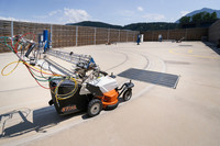 <p>Gewerbliche und kommunale Grünpfleger kommen kaum ohne handgeführte Rasenmäher aus. Auch in dieser Gerätegattung geht die technische Entwicklung…</p>