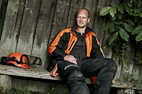 <p>Wer hätte das gedacht, dass Schnittschutzbekleidung nicht nur sicher, sondern auch bequem und chick sein kann. Die grossen Motorsägen- und…</p>