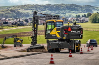 <p>Mobilbagger sind im städtischen Umfeld unschlagbare Alleskönner. Mit Löffeln, Greifern oder Hämmern bewaffnet, wechseln sie auf ihren eigenen Achsen…</p>