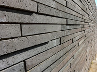 <p>Naturstein gilt als sehr edler Belag im Garten- und Landschaftsbau. Neben Granit, Sandstein, Porphyr oder Marmor ist die anthrazitfarbene Basaltlava…</p>