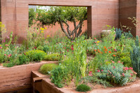 <p>Alljährlich Ende Mai treffen sich auf Gelände des Royal Hospitals die Granden der britischen Gartenszene. Highlight der Veranstaltung sind die…</p>