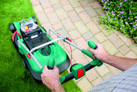 <p>Verbesserte Ergonomie und grössere Leistung bei geringerem Energieverbrauch sind nur einige der Punkte, an denen die Rasenmäherproduzenten intensiv…</p>