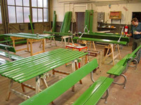 <p>Sitzplätze im öffentlichen Grün sind beliebt. Sie stehen ganzjährig zur Verfügung. Nach ­allfälliger Renovation und einem Farbanstrich gelangen sie…</p>