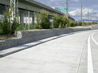 <p>Gesucht war eine rasche Lösung für die Böschungssicherung entlang eines Autobahnzubringers. Der Stabilität des Gewerkes galt ein besonderes Augenmerk,…</p>