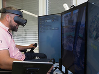 <p>Erst Simulator, dann Maschine – was bei der Ausbildung von Piloten selbstverständlich ist, wird jetzt auch bei Schweizer Landschaftsgärtnerinnen und…</p>