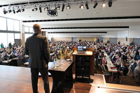 <p>Ein volles Haus mit 700 Teilnehmenden, ein bunter Strauss aktueller Themen und gute Stimmung prägten die diesjährigen Landespflegetage unter dem Motto…</p>