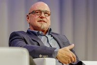 <p>Mit Outdoor-Keramikplatten lassen sich elegante Flächen ohne optische Brüche gestalten. Das mechanische Verhalten dünner Platten ist jedoch eine…</p>