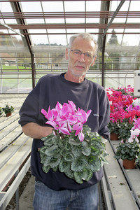 <p>Am 8. Januar hätte er sein Berufsleben abschliessen können. Bis zum Sommer arbeitet Hans Börlin aber noch weiter: Dort, wo er seit 40 Jahren die…</p>