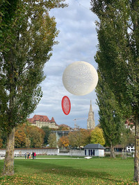 Kunst im Freibad <p>Die Ausstellung «Jetzt Kunst» im Berner Freibad Marzili lädt bis 14. November 2020 zum Eintauchen in zeitgenössische Kunst ein.</p>
