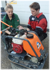 <p>Technisches Grundverständnis ist Voraussetzung für den ­Einsatz und die Wartung von Maschinen im Garten- und Landschaftsbau. Zu diesem Zweck schickt…</p>