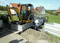 <p>Containerdienste verwenden Absetz- und Abrollsysteme mit Wechselmulden. Auch Grünprofis und Gemeindebetriebe können damit ihre Transportlogistik…</p>