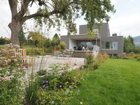 <p>Nachhaltigkeit verschafft einen Mehrwert in der Gartengestaltung. Davon überzeugt ist der Jung­unternehmer Joel Kunz. Er hat hierfür ein Konzept und…</p>