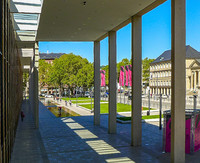 <p>In der hessischen Kur- und Landeshauptstadt Wiesbaden mussten die maroden Rhein-Main-Hallen abgerissen werden. Rund um den eleganten Neubau entstanden…</p>