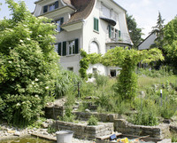 <p>Pirmin Rohrer bewegt sich mit seiner natUrban GmbH im Hochpreissegment. Die Firma baut und pflegt naturnahe Gärten. Rohrer setzt dabei auf Wissen und…</p>