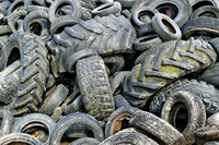 <p>Mikrogummi. Das sind feinste Partikel aus Reifenabrieb, die über den Strassenbelag in unsere Böden und in die Luft gelangen oder von Kunstrasen…</p>