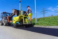 <p>Beim Asphaltieren auf kleinen Flächen und schmalen Wegen liefern kompakte Asphaltfertiger bestmögliche Ergebnisse – technisch und wirtschaftlich. Sie…</p>