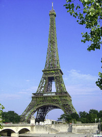 <p>Wenn es nach den Plänen eines führenden Büros für Umwelttechnik geht, soll das Wahr- </p><p>zeichen von Paris, die «Eiserne Dame», einen Mantel aus Blättern…</p>