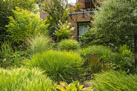 <p>Was ist er eigentlich für uns, der Vorgarten? Die berühmte und viel zitierte Visitenkarte des Hauses? Die Trumpfkarte im Protz-Quartett «Mein Haus,…</p>