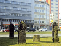 <p>In Osnabrück befinden sich zwei historische, unter Denkmalschutz stehende Friedhöfe: der Hasefriedhof und der Johannisfriedhof. Die letzte Beisetzung…</p>