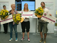 Nicole Schneider (Mitte),