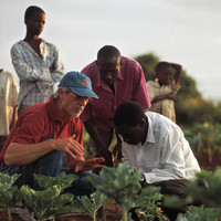 <p>Hans R. Herren, einer der weltweit führenden Experten für nachhaltige Landwirtschaft, gewinnt den alternativen Nobelpreis für seinen Einsatz gegen…</p>