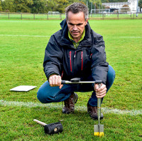 <p>An Rasenflächen werden sehr hohe Ansprüche gestellt, insbesondere auf Sportplätzen. Kaum ist der Schnee auf dem Naturrasen geschmolzen, wird der…</p>
