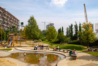 <p>Zu klein für einen Park, zu gross für einen Spielplatz. In Hamburgs HafenCity gibt es seit 2013 einen Spielplatz, der so gross ist, dass er nicht…</p>