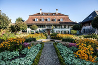 <p>Die Schweizer Hotellerie macht schwierige Zeiten durch. Sie hat mit Gästeverschiebungen und Rückgängen an Logiernächten zu kämpfen. Um…</p>