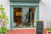 <p>In einem anderen Leben klagte sie als Staatsanwältin vor Gericht. Heute bietet sie in Basel Beratungen zur Gartengestaltung an. Ein Gespräch mit der…</p>