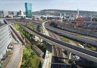 <p>Über den Geleisen des Zürcher Hauptbahnhofs zwischen den Kreisen 4 und 5 ist eine Velobrücke geplant. Aus den fünf Beiträgen zum Studienauftrag wählte…</p>