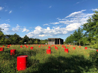 <p>&nbsp;«entfässelte herde» nennt der Raumkünstler Edwin Grüter seine neue Installation, die Ende August im Gartenpark der Gartenbaufirma Hodel &amp; Partner in…</p>