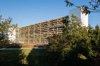 <p>Eine Vertikalbegrünung mit einem vielfältigen Vegetationsbild realisierten Ganz Landschaftsarchitekten gemeinsam mit Forster Baugrün (siehe…</p>