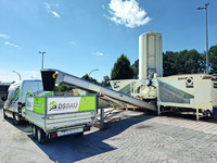 <p>Betonwerke, Baustoffhändler und Gartenbaubetriebe machen es vor: An der eigenen Betontankstelle versorgen sie sich mit Kleinmengen an Frischbeton –…</p>