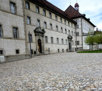 <p>Nicht nur in den Grossstädten, sondern auch in vielen kleineren Städten und Dörfern entstehen immer wieder neue attraktive öffentliche Plätze und…</p>